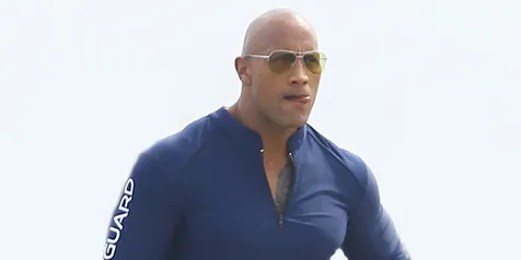 FOTO: The Rock Bertemu David Hasselhoff di Set Syuting 'BAYWATCH'
