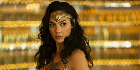 Gal Gadot Kunjungi RS Khusus Anak Sambil Kenakan Kostum Wonder Woman