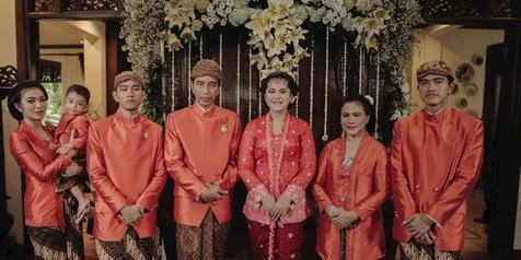 Gaya Lucu Jan Ethes Cucu Jokowi di Nikahan Kahiyang Ayu, Ganteng Dengan Beskap Mini