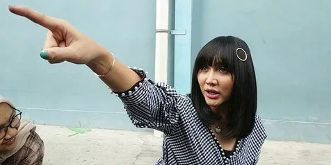 Gebby Vesta Unggah Rekaman Percakapan, Diduga Lucinta Luna yang Mengaku Operasi Potong Kemaluan - Masih Perjaka