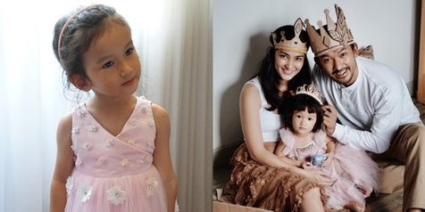 Genap Berusia 3 Tahun Ini 9 Potret Salma Anak Rio Dewanto Atiqah Hasiholan Yang Cantik Pandai Bergaya Di Depan Kamera Kapanlagi Com