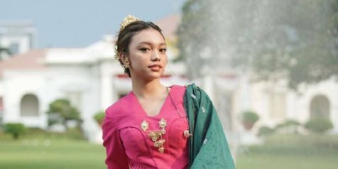 Hadir dalam Upacara Penurunan Bendera di Istana Bendera, Berikuta Naura Ayu Menyanyikan Lagu 'Aku Indonesia'
