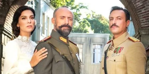 Halit Ergenc dan Berguzar Korel Kembali Tampil di Layar Kaca Dalam Serial 'Cinta Azize'