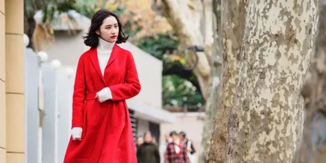 Hangat dan Gaya dengan Inspirasi Fashion Musim Hujan ala Seleb Korea