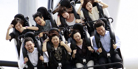 Hobi Unik Naik Roller Coaster Puluhan Kali