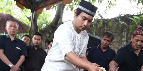 Ibunda Menyatu Dengan Tanah, Brian SO7 Menitikkan Air Mata