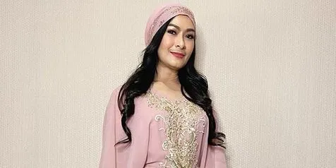 Iis Dahlia Dihujat Lagi Gara-Gara Rambut Dicat Hitam, Netizen: Haram Hukumnya