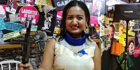 Ini Kesibukan Lina Mukherjee, Gadis Yang Berfoto Dengan Banyak Artis Bollywood