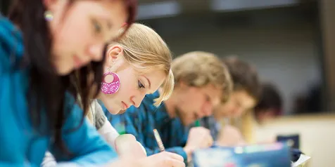 Inilah Alasan Mengapa Universitas Thailand Mengenakan Seragam