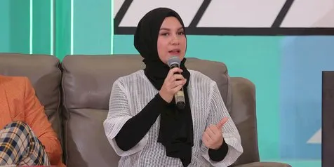 Irish Bella Berhijab, Belajar Sedikit-Sedikit dan Minta Doa