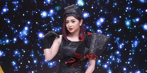 Isi Waktu Break Syuting Dengan Dance, Gerakan Dewi Perssik Bak Penari Profesional