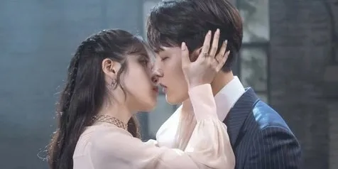 Iu Yeo Jin Goo Ciuman Hotel Del Luna Terus Jadi Pembicaraan Kapanlagi Com