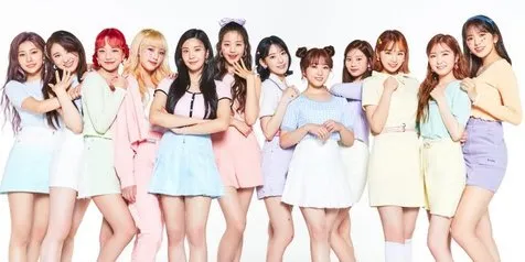 IZ*ONE Punya Fanboy Ganteng, Begini Reaksi Mereka Saat Bertemu di Konser Virtual