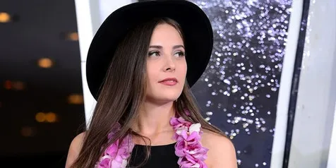 Jadi Model, Selin Sezgin Tampil Eksotis dan Menggoda di Lautan