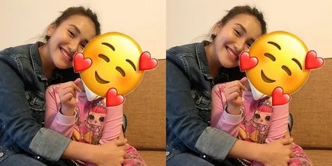 Jenguk Anak Denada Di Hari Ulang Tahunnya, Ayu Ting Ting Berikan Hadiah Spesial