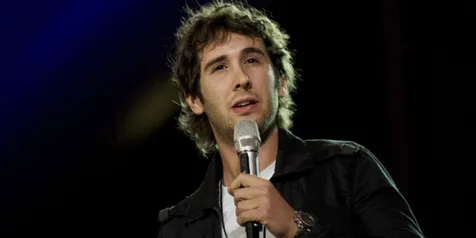 Josh Groban Berhasil Bangun Panggung Hanya dengan Rp 300 Ribu?