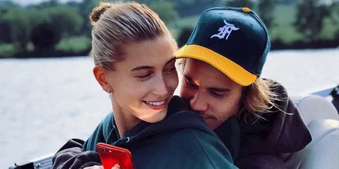 Justin Bieber & Hailey Baldwin Umbar Romantisme di Depan Umum