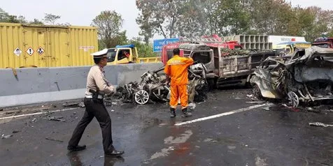 Kecelakaan Maut di Tol Cipularang, 9 Orang Meninggal & 21 Kendaraan Jadi Korban