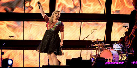 Kelly Clarkson Selalu Berpikir Untuk Menyerah Dengan Karirnya