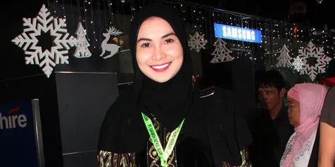 Keluarga Rayakan Natal, Isya Jeeperson Berangkat Umroh