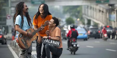 Keren Abis, Pengamen Asal Bandung Ini Menghebohkan FB