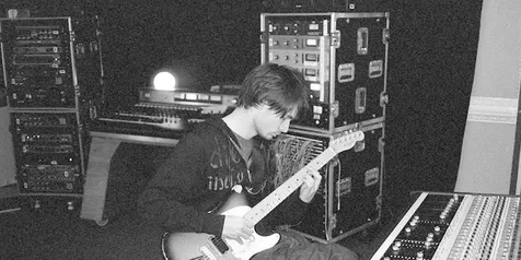 Kerjakan Album Baru, Radiohead Tinggal Dalam Benteng Di 