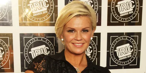Kerry Katona Jiplak Gaya Miley Cyrus, Keren Mana?