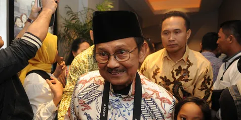 Kisah Cinta BJ Habibie Muda, Menyentuh dan Inspiratif 