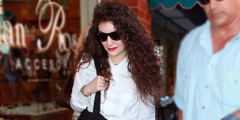 Lama Tak Muncul di Dunia Maya, Lorde Sedang Galau