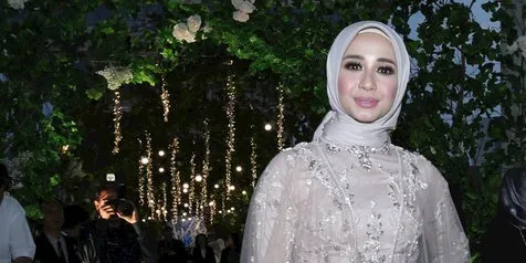 Laudya Cynthia Bella Santai Pajang Foto Mantan Pacar Yang Datang ke Resepsinya