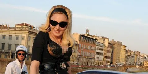 Lebih Muda 27 Tahun, Inikah Pacar Baru Madonna?