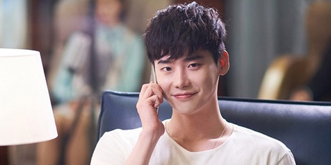 Hasil gambar untuk lee jong suk senyum