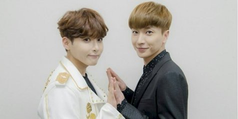 Leeteuk dan Ryeowook Super Junior Belanja di Mall Jakarta