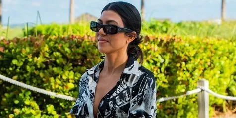 Liburan & Mesra Bareng Mantan di Klub Miami, Kourtney Kardashian Balikan?