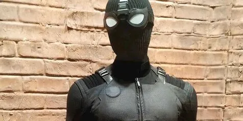 Liburan Ke Eropa, Spider-Man Punya Kostum Baru?