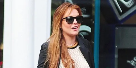 Lindsay Lohan Tampil Hot Dengan Busana Transparan