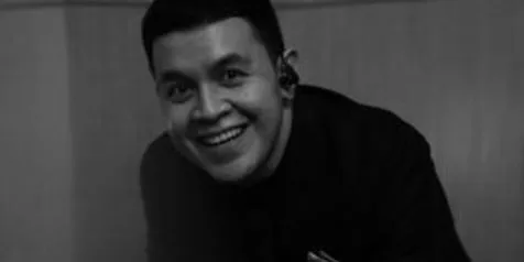 Lirik Lagu MENGAGGUMIMU DARI JAUH - Tulus, Tentang Memendam Perasaan