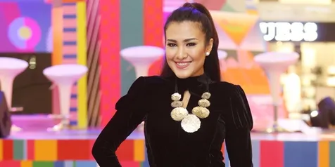 Liza Natalia Berbagi Tips Agar Tubuh Tetap Segar Saat 