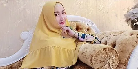 Lupakan Hal Keduniawian, Roro Fitria Ingin Dua Kali Khatam Quran - Kejar Malam Lailatul Qadar