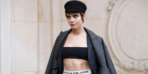 Lupakan Paris Jackson, Cara Delevingne Tertangkap Cium Ashley Benson