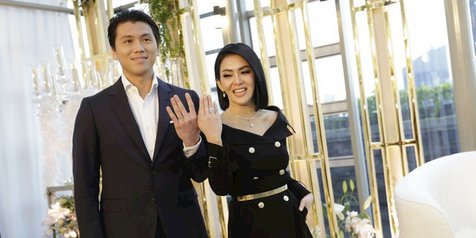 Mahar Nikah Reino Barack Beri Syahrini Berlian  21 Carat 