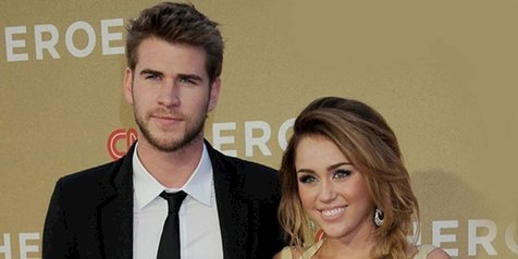 Manis! Miley Cyrus Bagikan Foto Ciuman Pertamanya Dengan Liam