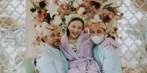 Manisnya Margin Wieheerm Digendong Dua 'Superhero-nya' di Acara Siraman