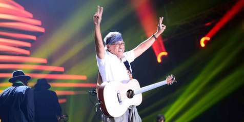 Iwan Fals Manusia Setengah Dewa Youtube