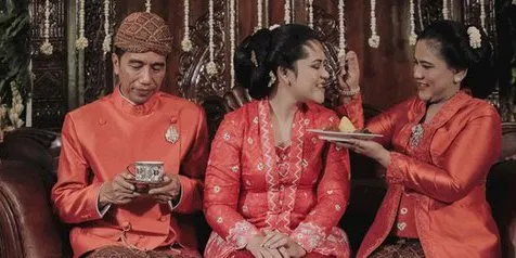 Masyarakat Antusias Menunggu Prosesi Kirab Kahiyang - Bobby