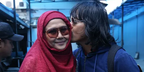 Mayky Wongkar Tak Sampai Hati Lihat Efek Kemoterapi Ria Irawan
