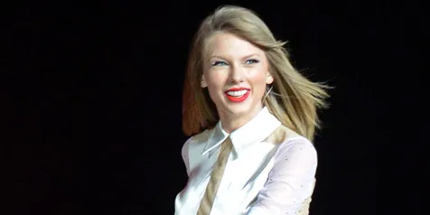 Megah, Seluruh Penonton Nyanyi Bareng Taylor Swift