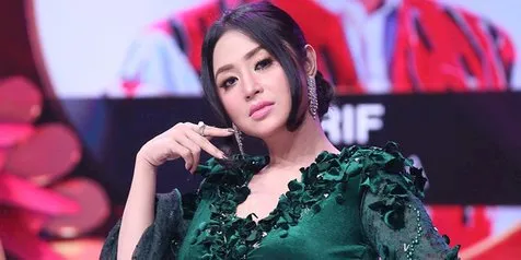 'Mending Pelihara Yeti', Dewi Perssik Sindir Rosa Meldianti Jadi Tersangka?