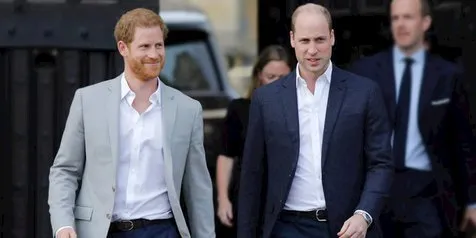 Mengapa Baju Pengantin Pangeran Harry Beda Dengan William 
