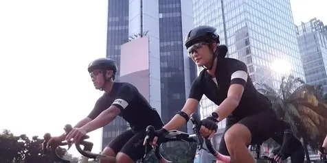 Mengintip Momen Couple Riding ala Dian Sastro, Jepretannya Epik Banget